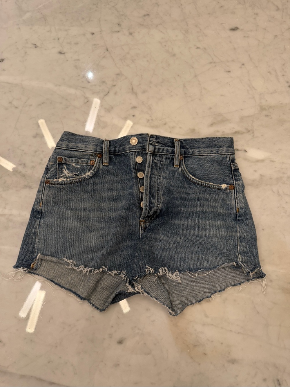 Agolde Raw-Hem High-Rise Denim Shorts in Medium Blue